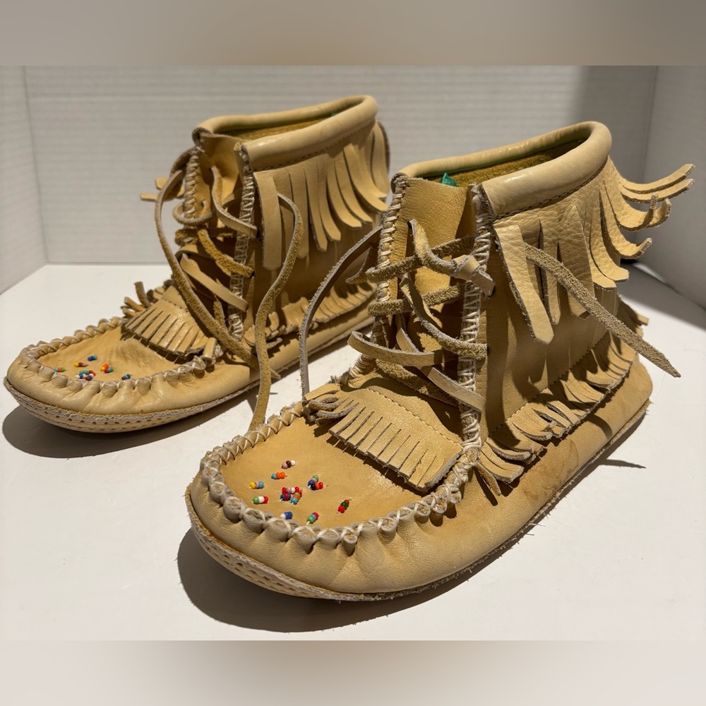 Handmade MOCCASINS With Decorative Beading Size 7 - Made In Canada
